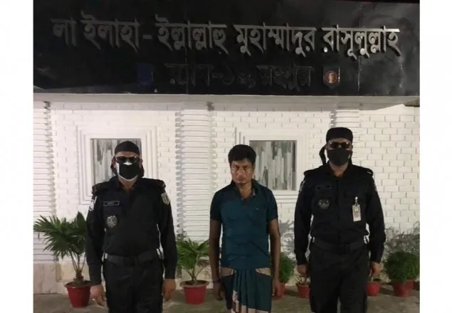 লালমনিরহাটে পিস্তল-গুলিসহ ১৯ মামলার আসামী আটক