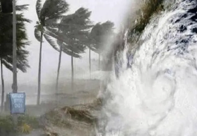 উপকূল অতিক্রম করছে ঘূর্ণিঝড় ‘ইয়াস’