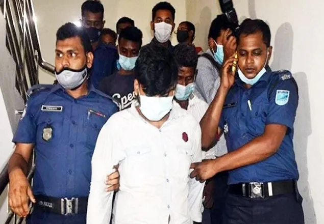 চলন্ত বাসে তরুণীকে গণধর্ষণ: চালকের স্বীকারোক্তি, বাকিদের ৩ দিনের রিমান্ড