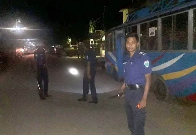 রাজধানীতে পুলিশের অভিযান, গ্রেফতার ৩৫
