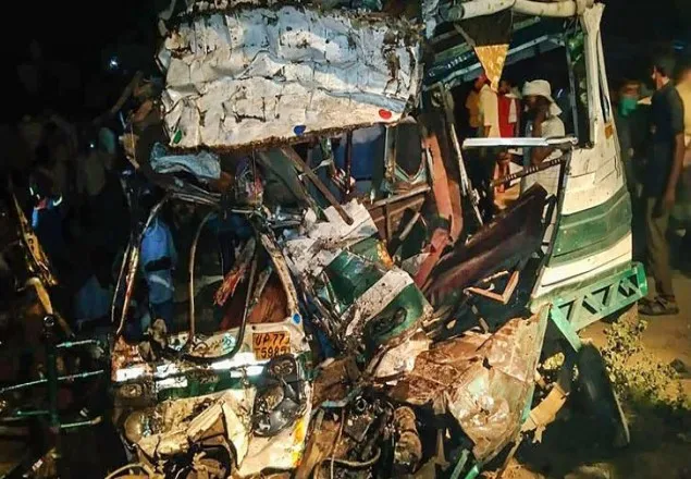 ভারতে বাস-অটোরিকশার মুখোমুখি সংঘর্ষ, নিহত ১৭