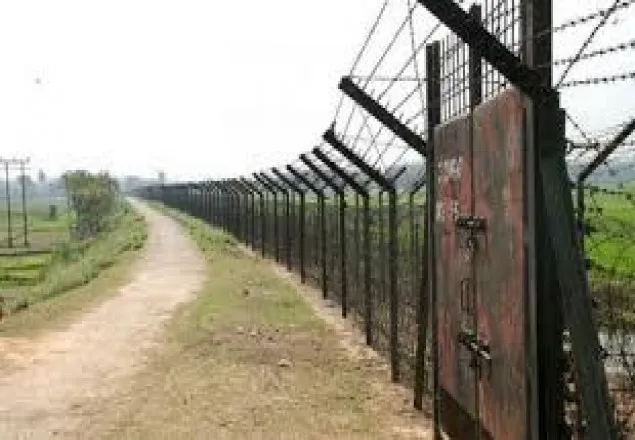 সাতক্ষীরা সীমান্তে ভারতফেরত ৩ জন আটক