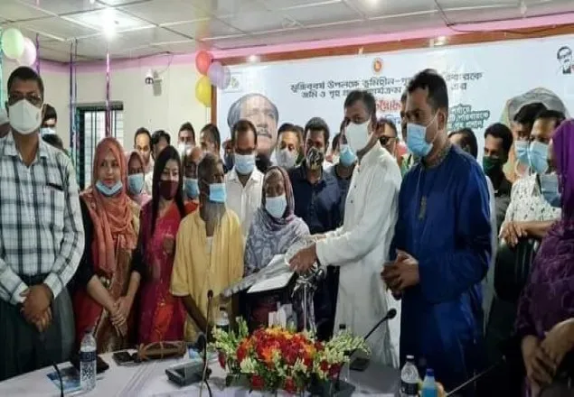 মাগুরার শ্রীপুরে প্রধানমন্ত্রীর উপহার ঘরের চাবি-দলিল হস্তান্তর