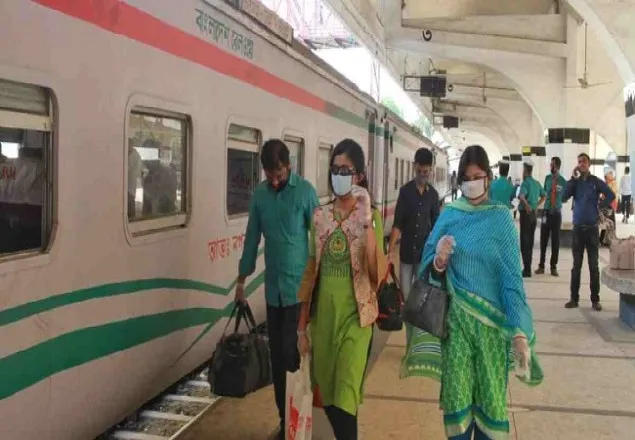 সারা দেশে যাত্রীবাহী ট্রেন চলাচল বন্ধ হচ্ছে রাতে