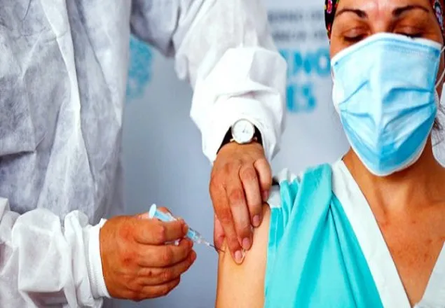 ভারতে টিকার পরিবর্তে শরীরে ‘লবণপানি’ পুশ : গ্রেফতার ১০ 