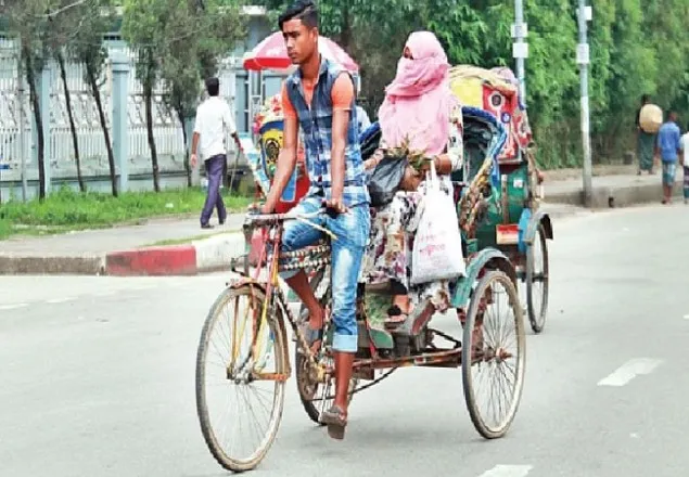 সীমিত লকডাউন: গণপরিবহন বন্ধ, চলছে কেবল রিকসা