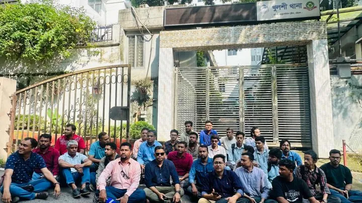 যমুনা টিভির সাংবাদিককে ‘ফ্যাসিস্ট’ আখ্যা দিয়ে মারধর