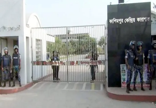 কাশিমপুর কারাগারে ইয়াবাসহ কারারক্ষী আটক