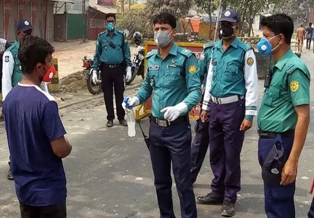 বিনা কারণে বাইরে ঘোরাফেরা : মিরপুরে আটক ৩০