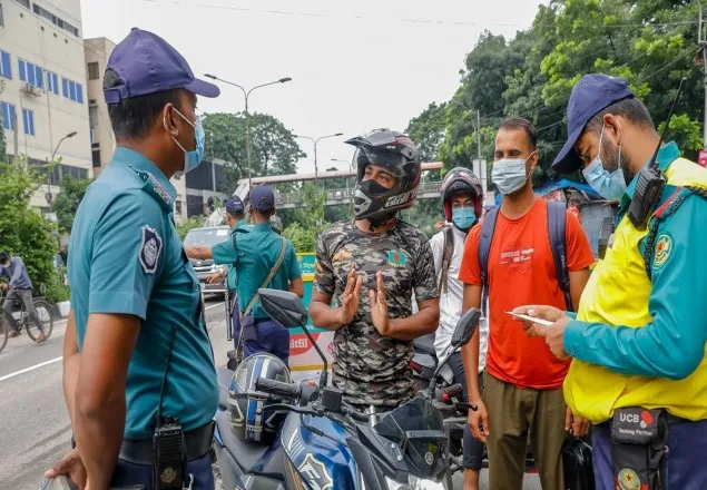 লকডাউনের দ্বিতীয় দিনে রাজধানীতে গ্রেফতার ৩২০