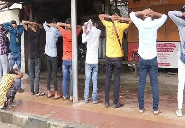 লকডাউন দেখতে আসা সেই ৬০০ জনকে জরিমানা