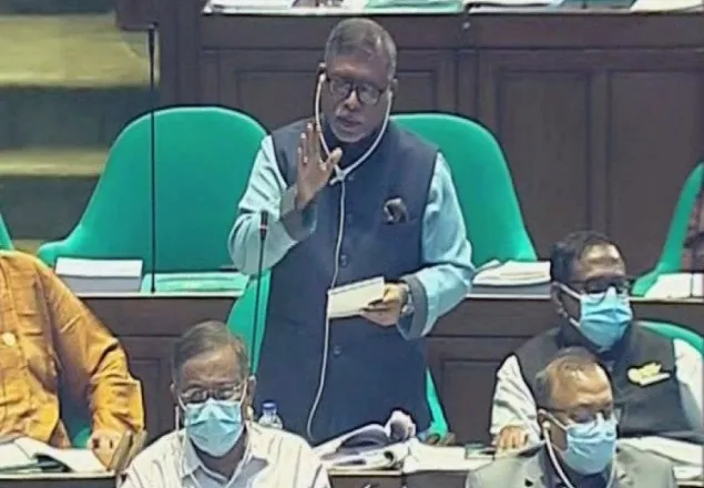 তোপের মুখে স্বাস্থ্যমন্ত্রী: সংসদে পদত্যাগ দাবি