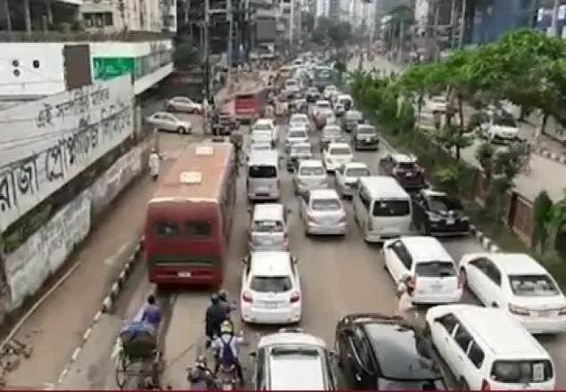 রাজধানীতে বেড়েছে ব্যক্তিগত গাড়ি