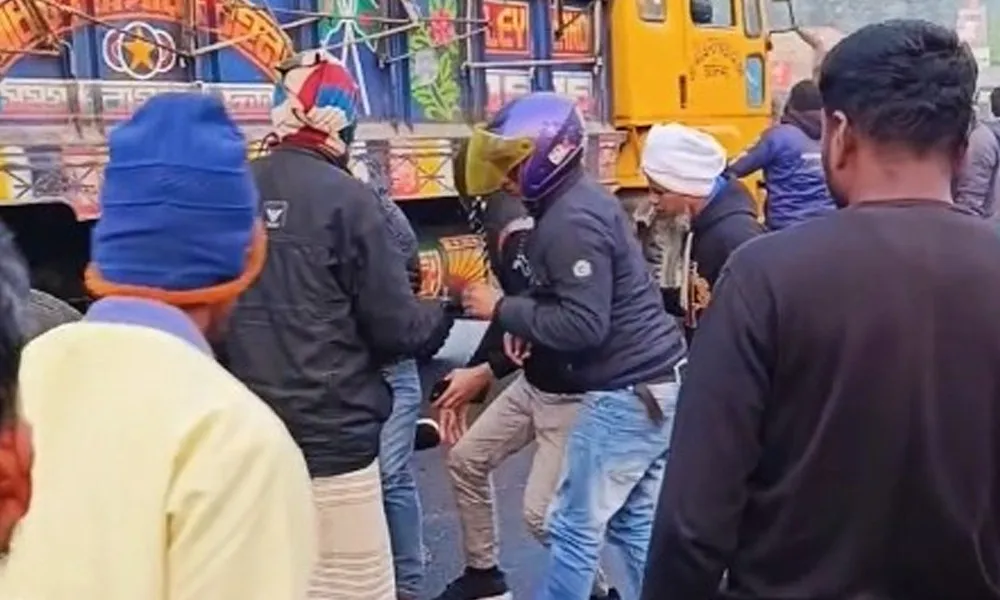 নীলফামারীতে ট্রাকচাপায় উত্তরা ইপিজেডের শ্রমিকের মৃত্যু