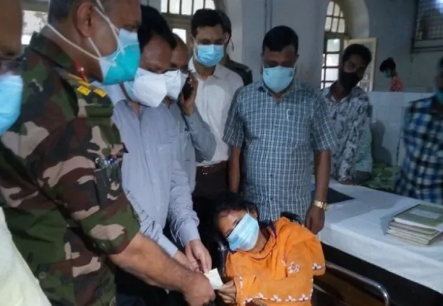 আগুনের ঘটনায় আহতদের মাঝে ৫০ হাজার টাকার চেক হস্তান্তর 