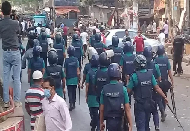 চট্টগ্রামে পুলিশের উপর হামলা, গ্রেফতার ১৫