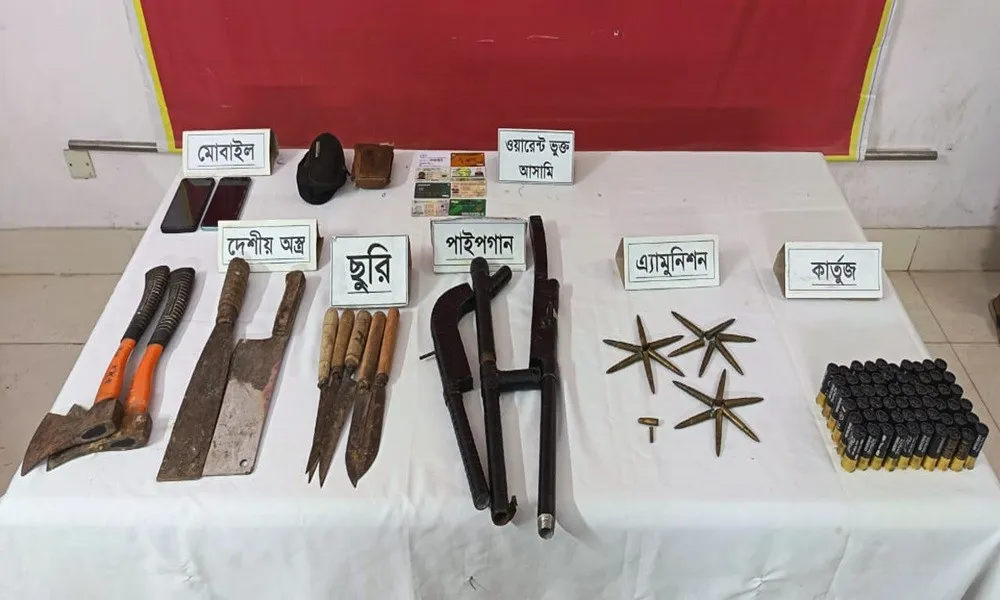 বিপুল পরিমাণ অস্ত্রসহ চিহ্নিত সন্ত্রাসী শামীম আটক