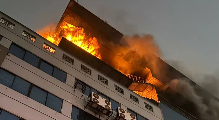 গুলিস্তানে গোডাউনে লাগা আগুন নিয়ন্ত্রণে