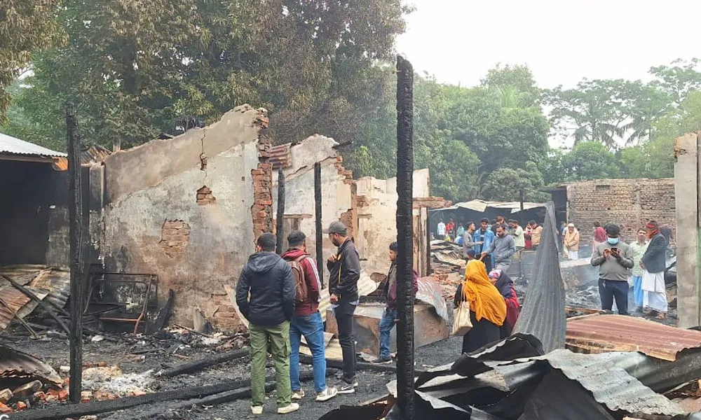 ফটিকছড়িতে আগুনে পুড়ল ১০ বসতঘর
