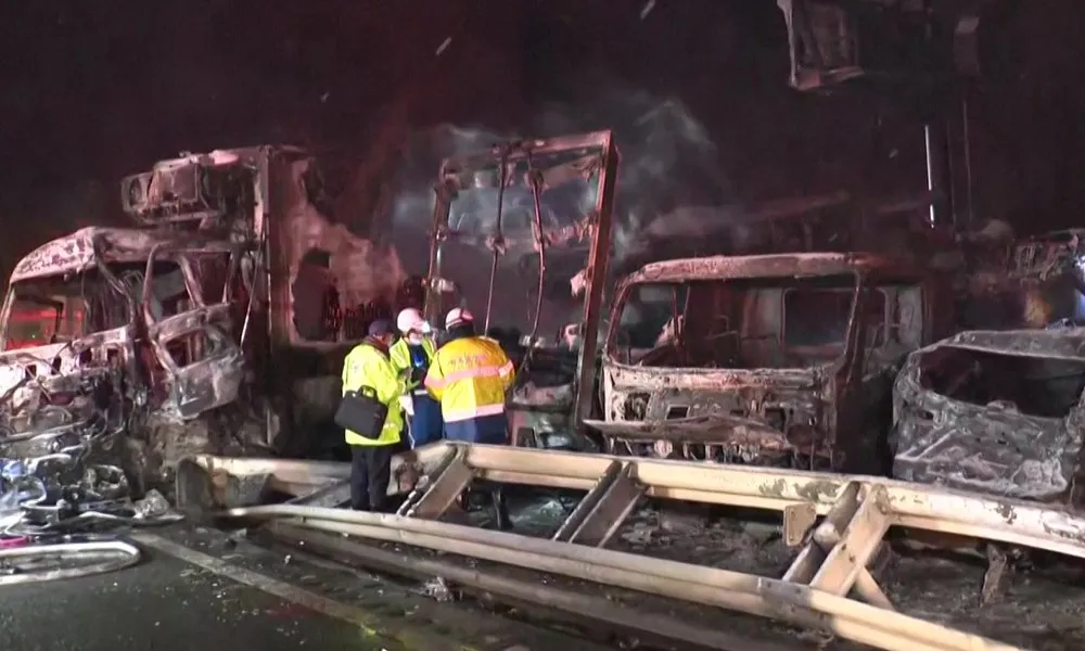 তুষারপাতের কারণে জাপানে দুই ট্রাকের সংঘর্ষ, নিহত ২