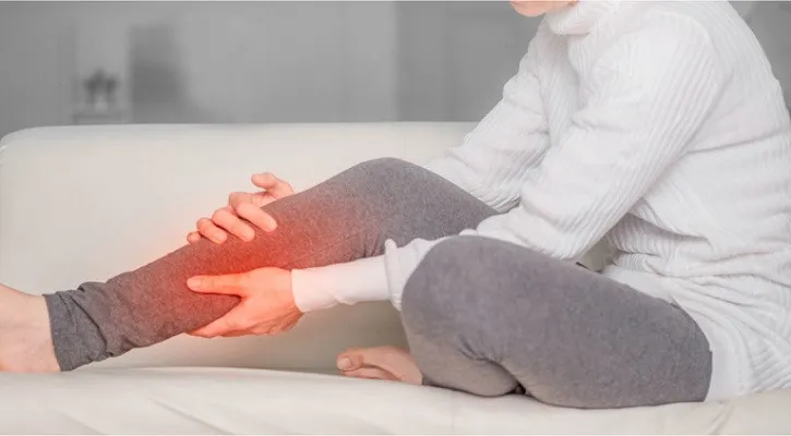 ঘুমের মধ্যে পায়ের পেশিতে টান পড়ে কেন, করণীয়?