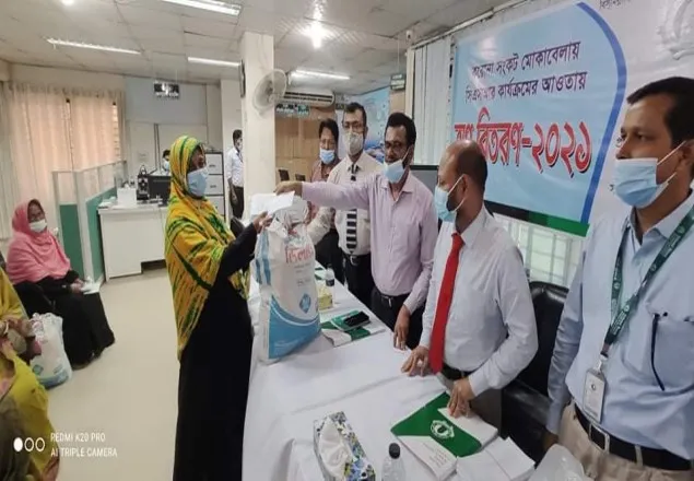 মাগুরায় ইসলামী ব্যাংকের ত্রাণ ও ফলের চারা বিতরণ