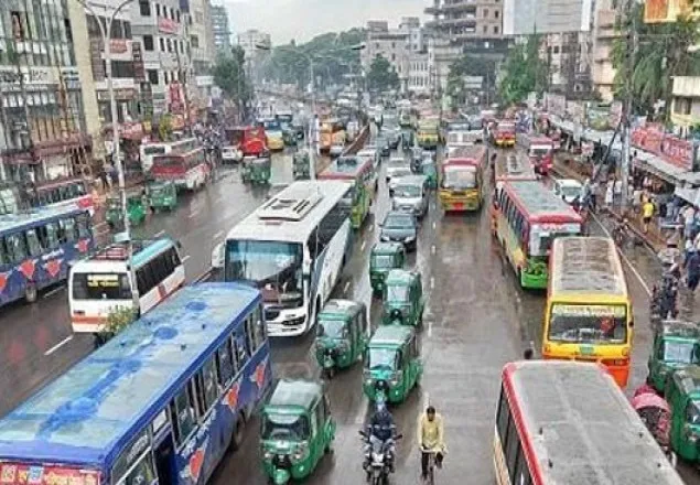 চলছে গণপরিবহন, খুলছে শপিংমল
