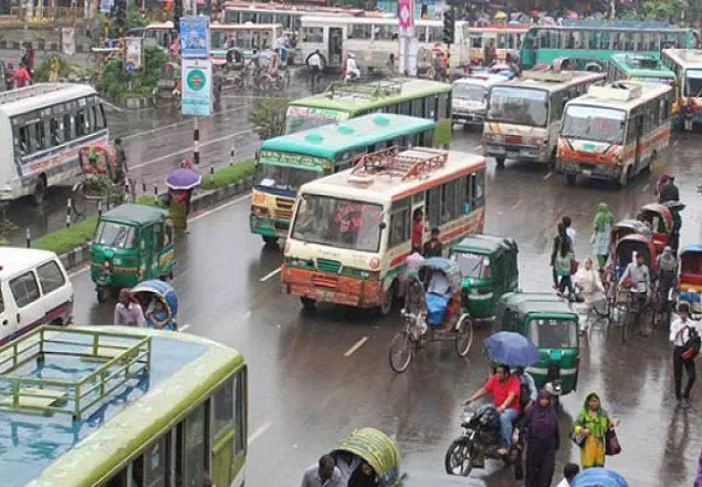 ২২ দিন বন্ধ থাকার পর গণপরিবহণ চালু