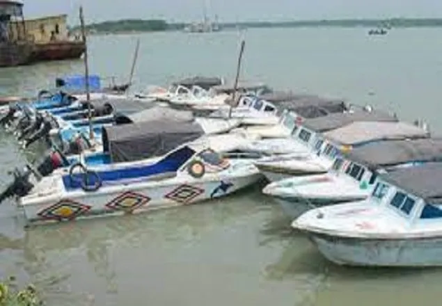 শিমুলিয়া ঘাটে স্পিডবোট চলাচল বন্ধ 