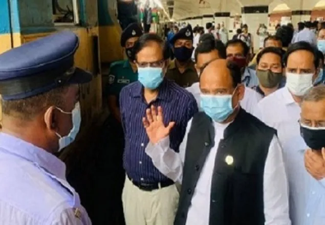 অনলাইনে টিকিট কেনায় ভোগান্তি স্বাভাবিক: রেলমন্ত্রী