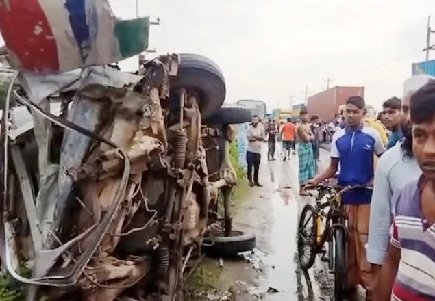 নরসিংদীতে কাভার্ডভ্যান-লেগুনার সংঘর্ষে নিহত ৩