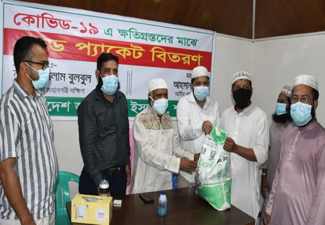 শাহবাগে করোনায় ক্ষতিগ্রস্তদের মাঝে জামায়াতের ফুড প্যাকেট বিতরণ