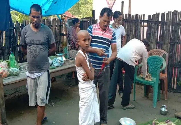 হিন্দু প্রতিবেশির শ্রাদ্ধের দায়িত্ব নিলেন মুসলিম ব্যক্তি