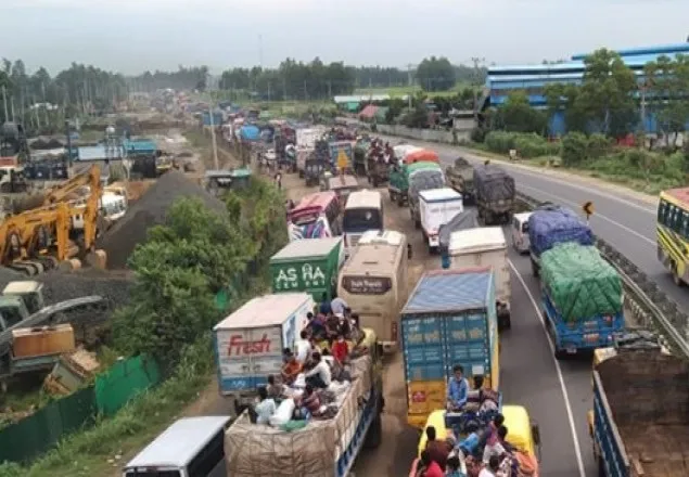 ঢাকা-টাঙ্গাইল মহাসড়কে ২০ কিলোমিটার যানজট