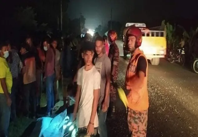 রাজবাড়ীতে সড়ক দুর্ঘটনায় বাবা-ছেলে-মেয়ে নিহত
