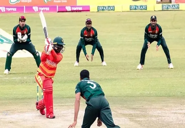 বাংলাদেশকে ২৯৯ রানের টার্গেট দিল জিম্বাবুয়ে