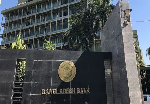 কঠোর লকডাউনে ব্যাংক চলবে দেড়টা পর্যন্ত