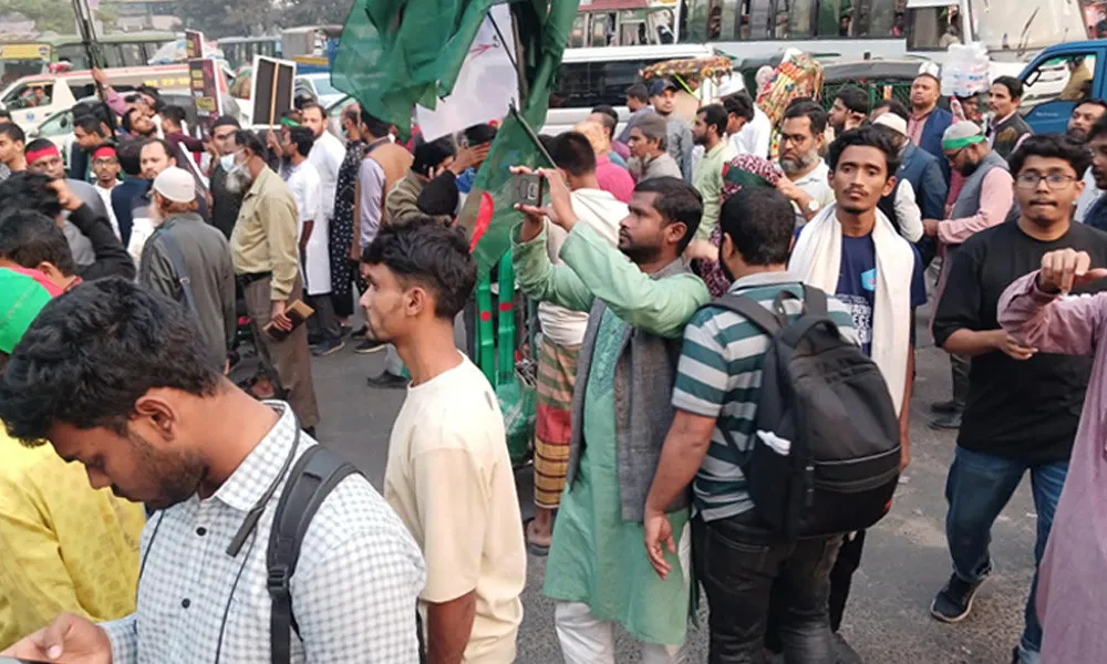 শাহবাগ ছাড়লেন জুলাই ঐক্যের নেতাকর্মীরা