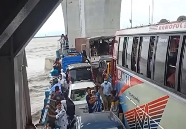 পদ্মা সেতুর পিলারে ফেরির ধাক্কা: চার সদস‍্যের তদন্ত কমিটি গঠন