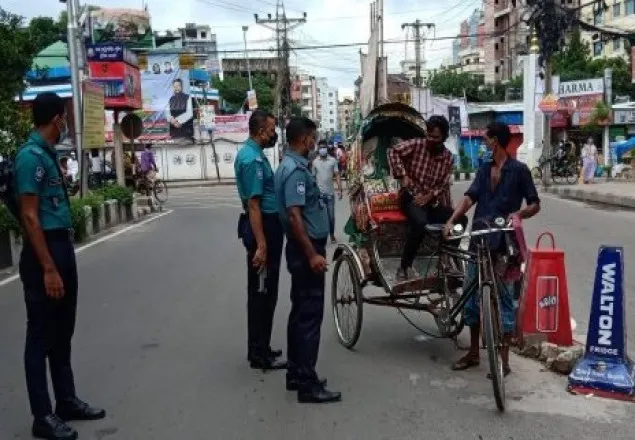 কঠোর লকডাউনের প্রথম দিন রাজধানীতে ৪০৩ জন গ্রেফতার