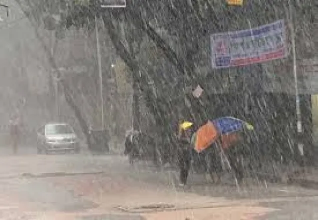 ভারি বৃষ্টির পূর্বাভাস, চট্টগ্রামে ভূমিধসের আশঙ্কা