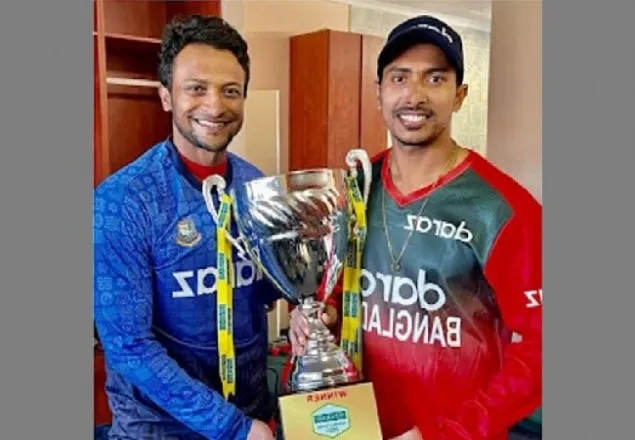 ট্রফি নিয়ে দেশে ফিরলো টাইগাররা