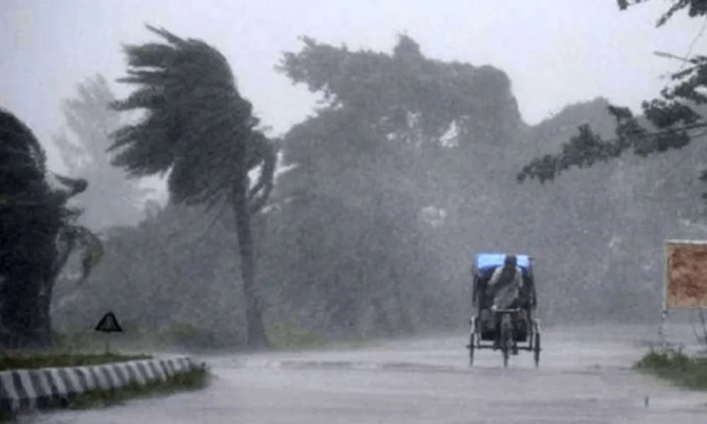 সন্ধ্যার মধ্যে দুই অঞ্চলে ৬০ কিলোমিটার বেগে ঝড়ের আভাস