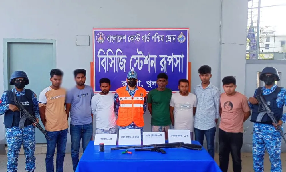 খুলনায় অস্ত্রসহ আটক ৭