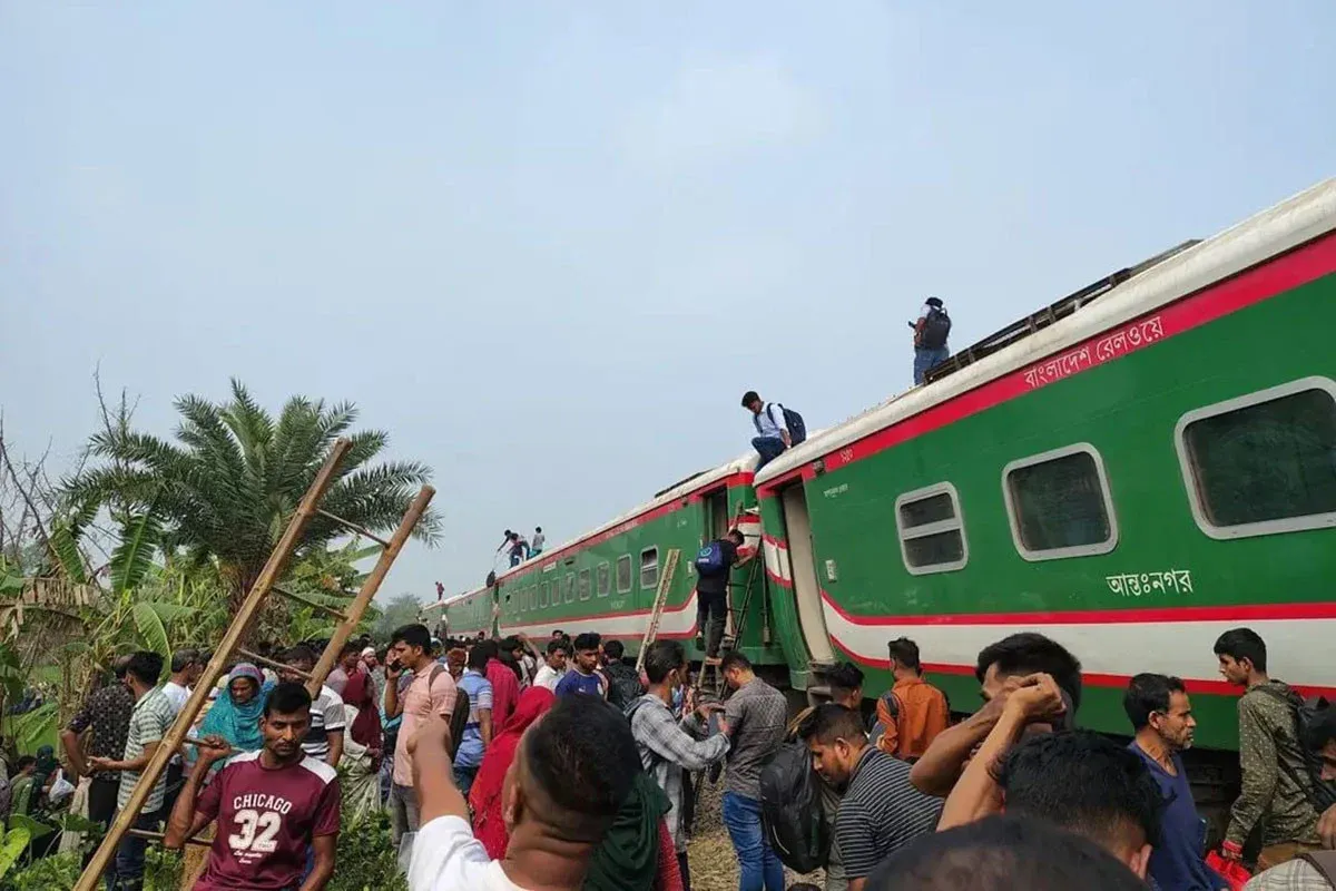 নীলসাগর ট্রেন লাইনচ্যুৎ, উত্তরবঙ্গের সঙ্গে রেল যোগাযোগ বন্ধ
