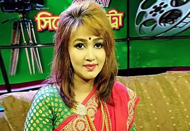 চিত্রনায়িকা ‘একা’ আটক