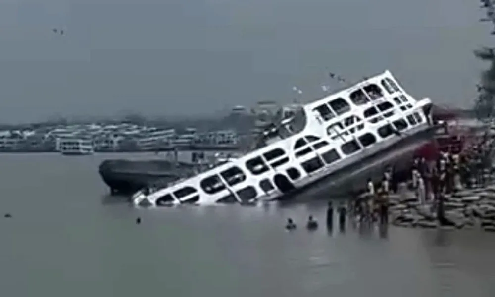 বরিশালে চরমোনাই মাহফিলের লঞ্চডুবি