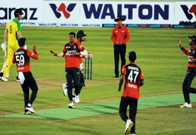 টস হেরে বোলিংয়ে বাংলাদেশ