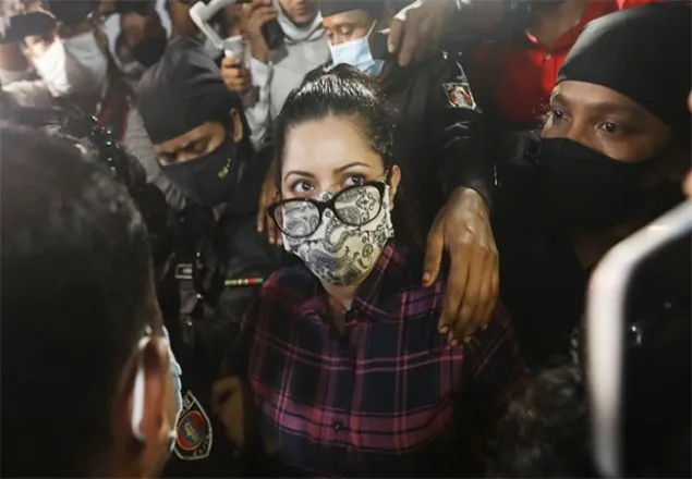পরীমণিকে নেয়া হচ্ছে র‌্যাব সদর দফতরে