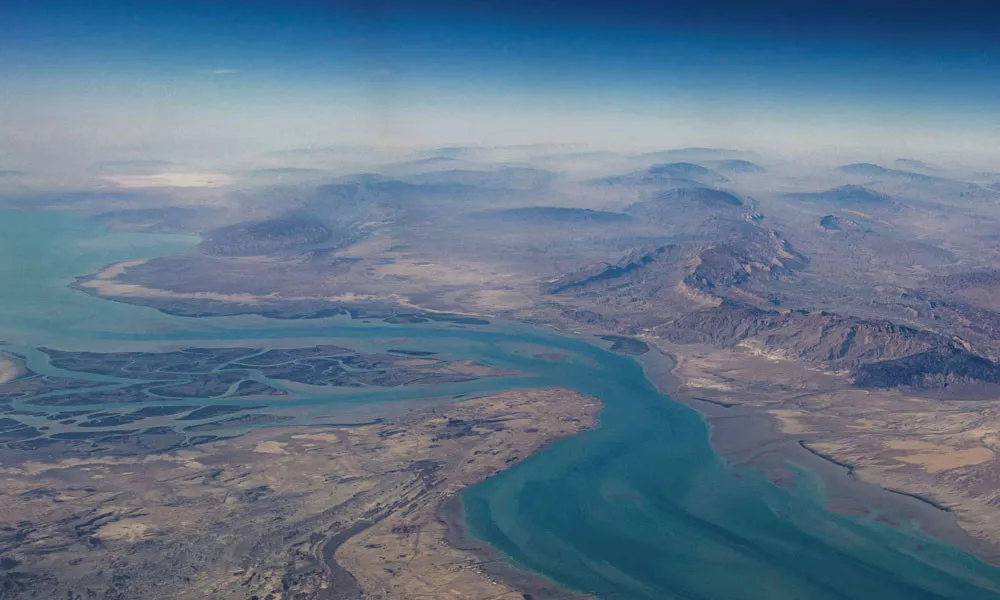 হরমুজ প্রণালি খুলে দেওয়ার আহ্বান চীনের